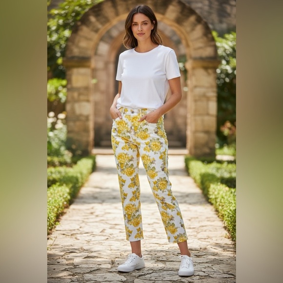 Charter Club Denim - Charter Club Floral Capri Jeans Size 12 Yellow White High Rise Stretch Cottage